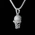 Colgante de aro de baloncesto helado en oro blanco