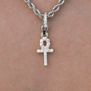 Colgante Micro Cruz Anj en Oro Blanco con Mosquetón