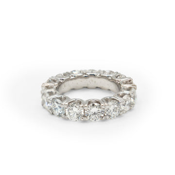 Anillo de eternidad de una sola fila con diamante de laboratorio en oro blanco sólido