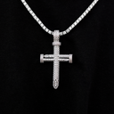Cruz de clavo de oro blanco (grande)