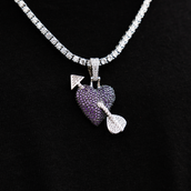 Colgante de corazón púrpura en oro blanco