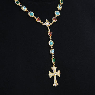 Collar de cadena de rosario de perlas y piedras preciosas de colores en oro amarillo