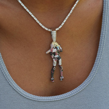 Colgante oficial de Harley Quinn de DC Comics en oro blanco