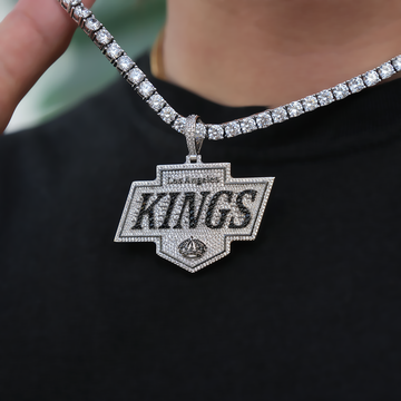 Colgante del logo oficial de los Los Angeles Kings de la NHL en oro blanco