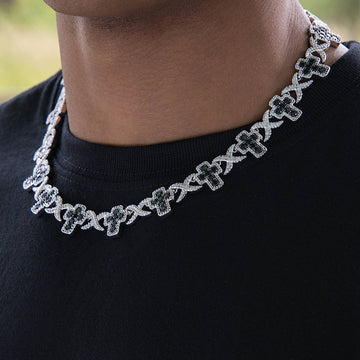 Collar de oro blanco con múltiples cruces de diamantes