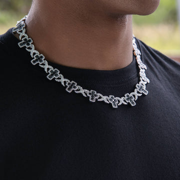 Collar de oro blanco con múltiples cruces de diamantes