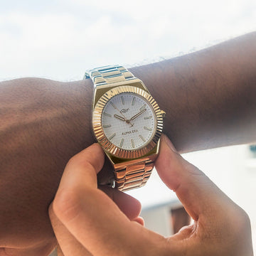 Fluted Bezel Alpha Era in Yellow Gold
