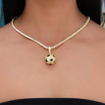 Colgante de balón de fútbol helado en oro amarillo
