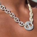 Collar marinero de eslabones grandes bicolor con pavé en oro amarillo y blanco de 15 mm