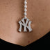 Collar de tipo Lariat oficial de los New York Yankees de la MLB en oro blanco