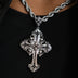 Colgante de cruz medieval con piedras negras en oro blanco