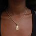 Colgante de Jesús en Oro Amarillo con Retrato de Corona de Microdiamantes