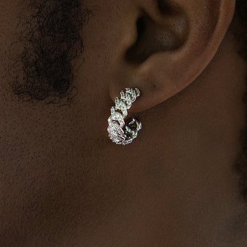 Pendientes de aro con diamantes y garras en oro blanco
