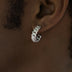 Pendientes de aro con diamantes y garras en oro blanco