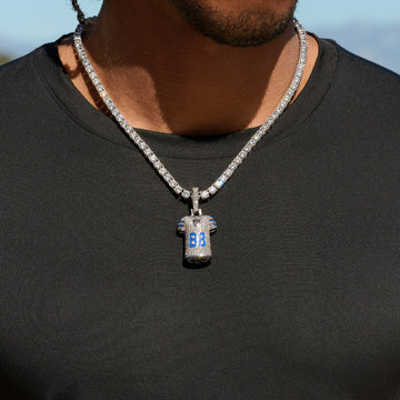 Colgante de oro blanco con el número 88 de la camiseta oficial de Ceedee Lamb de los Dallas Cowboys de la NFL