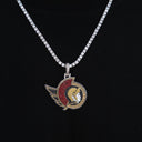 Colgante con el logo oficial de los Ottawa Senators de la NHL en oro blanco