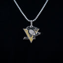 Colgante con el logo oficial de los Pittsburgh Penguins de la NHL en oro blanco