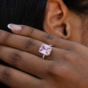 Anillo de cóctel rosa de vermeil de oro blanco