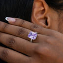 Anillo de cóctel morado de vermeil de oro blanco