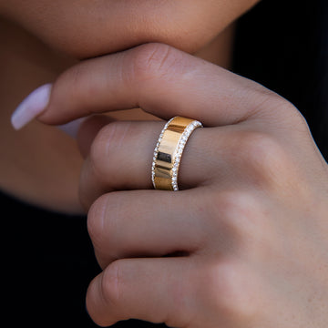 Diamond Edge Ring in Yellow Gold