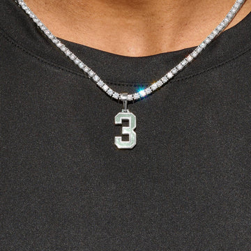 Dije número Micro Block en oro blanco