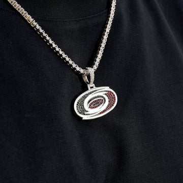 Colgante con el logotipo oficial de los Carolina Hurricanes de la NHL en oro blanco