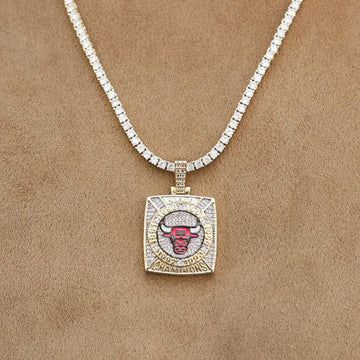 Chicago Bulls Championship Pendant - Yellow Gold