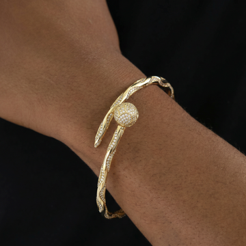 Pulsera rígida de oro amarillo con bola helada