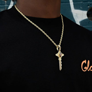 Iced Star Key Pendant in Yellow Gold