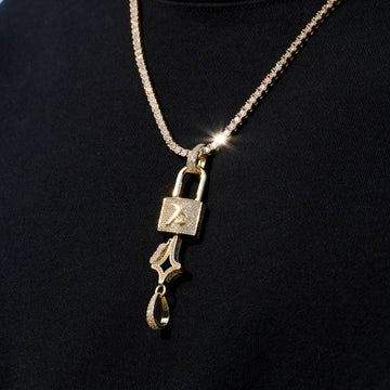 Lock and Key Set Pendant in Yellow Gold