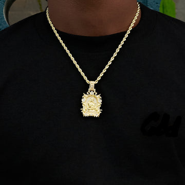 Dije de la Virgen con el Niño de estilo medieval con diamantes en oro amarillo