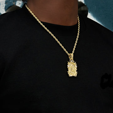 Dije de la Virgen con el Niño de estilo medieval con diamantes en oro amarillo