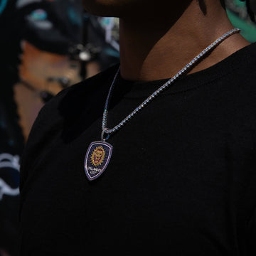 Dije oficial del escudo principal del Orlando City Soccer Club de la MLS en oro blanco