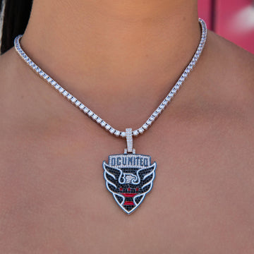 Colgante oficial del logotipo de D.C. United de la MLS en oro blanco