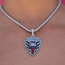 Colgante oficial del logotipo de D.C. United de la MLS en oro blanco