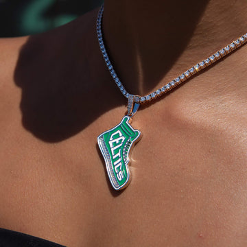 Colgante de zapatilla de la NBA oficial de los Boston Celtics en oro blanco