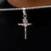 Colgante de cruz de crucifijo en oro blanco