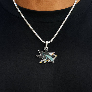 Colgante oficial del logotipo de los San Jose Sharks de la NHL en oro blanco