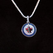 Colgante del logotipo oficial de los Winnipeg Jets de la NHL en oro blanco