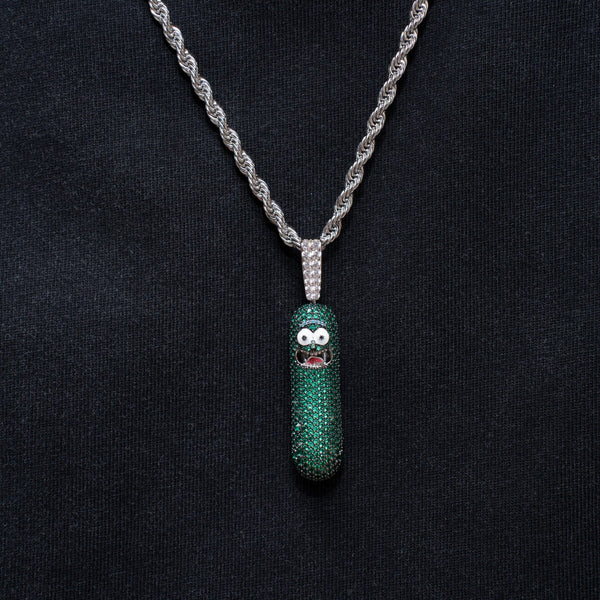 Colgante oficial de Rick & Morty Pickle de DC Comics en oro blanco