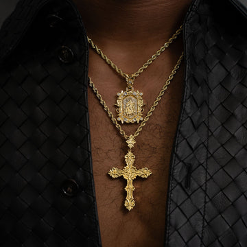Dije de pastor medieval con incrustaciones en oro amarillo