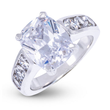 Anillo de compromiso con diamante de laboratorio grueso de talla cojín alargada en platino