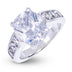 Anillo de compromiso de diamante de laboratorio grueso con piedra de talla cojín alargada en oro blanco macizo