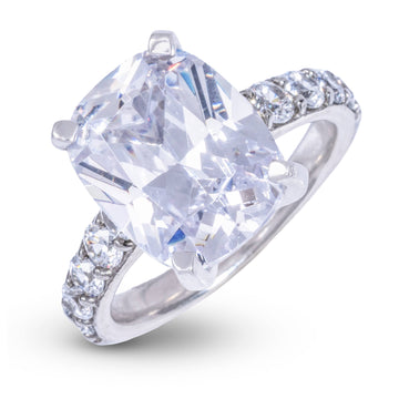 Anillo de compromiso con diamante de laboratorio de talla cojín alargada en oro blanco macizo