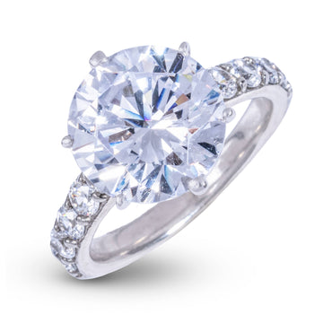 Anillo de compromiso de diamante cultivado redondo de piedra en platino