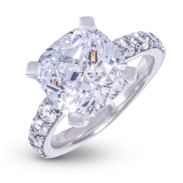 Anillo de compromiso con diamante de laboratorio y cojín cuadrado de oro blanco macizo