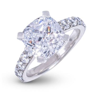 Anillo de compromiso con diamante de laboratorio y cojín cuadrado de oro blanco macizo
