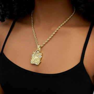 Dije de la Virgen con el Niño de estilo medieval con diamantes en oro amarillo