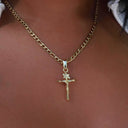 Colgante con crucifijo de vermeil de 18k