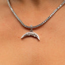 Colgante con micro logo oficial de la NFL de Los Angeles Chargers - Oro blanco